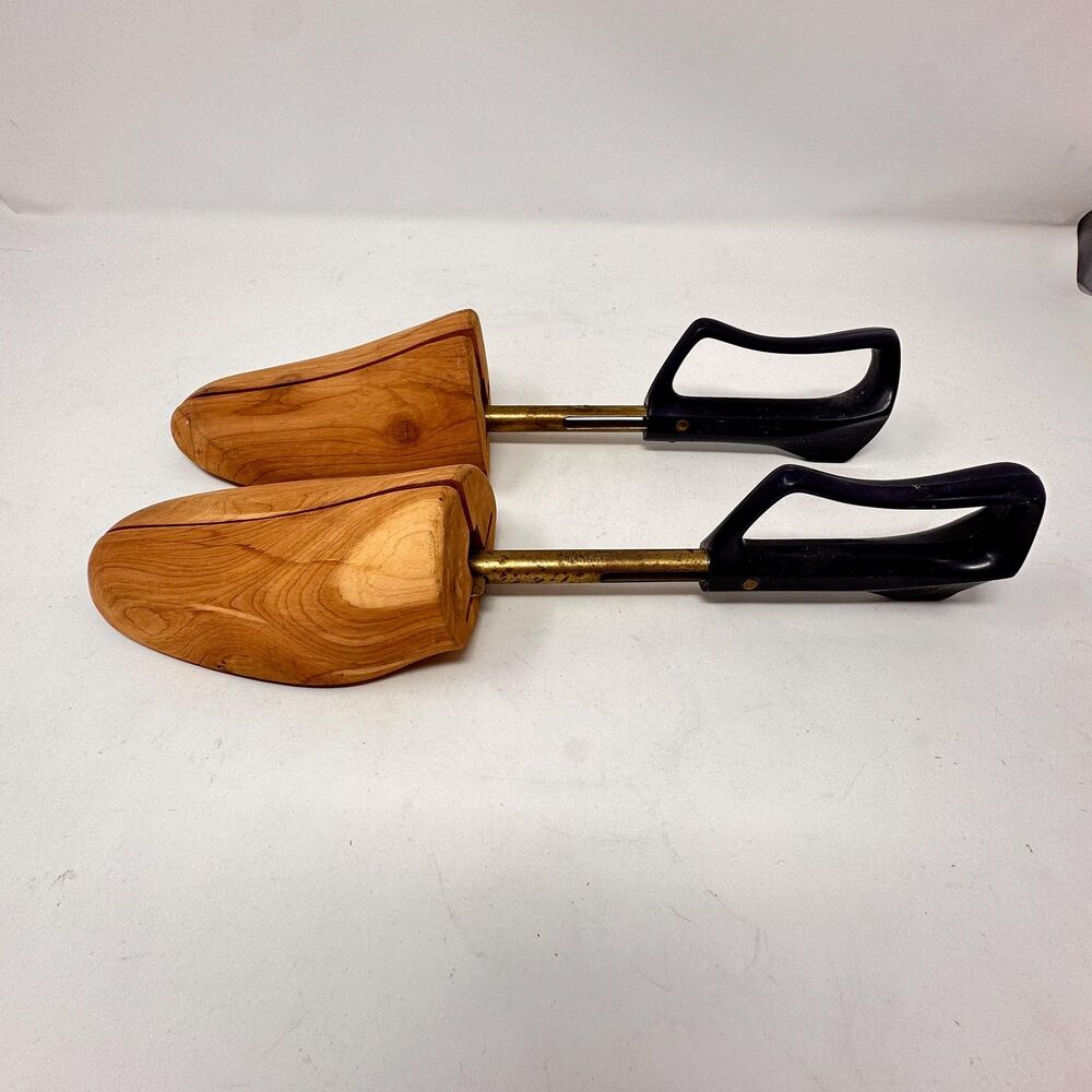 Vintage Rochester Shoe Tree Co Cedar Wood Travel Shoe Keepers Plastic Handle XL